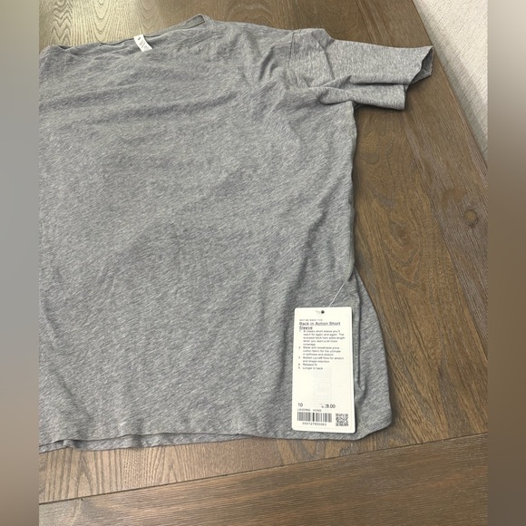 Lululemon NWOT Back In Action Short Sleeve **** - Picture 5 of 7
